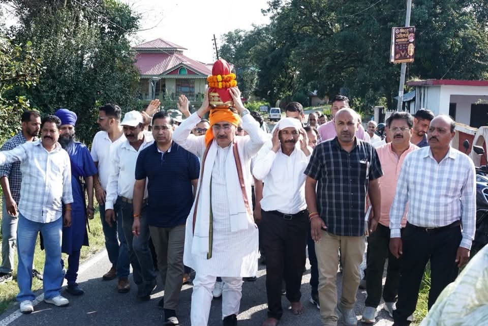 फ़ोटो कैप्शन :-संत शिरोमणि गुरु रविदास की जयंती के उपलक्ष्य में भवारना में आयोजित कलश यात्रा म