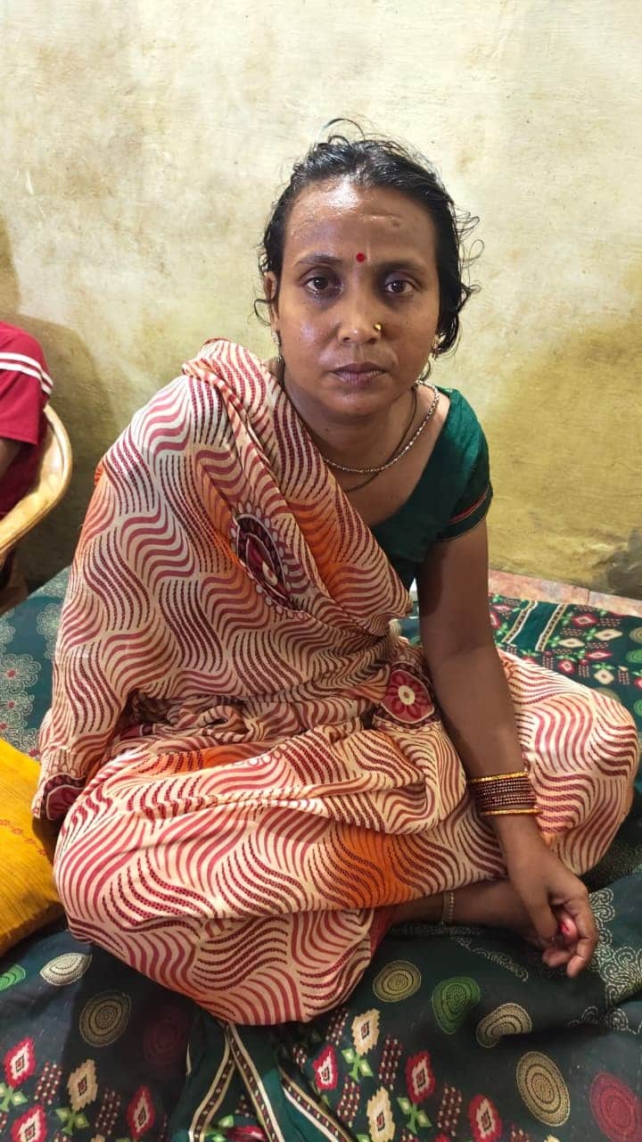 गंगा में कूदने के बाद बची महिला सुनीता। स्रोत- संवाद