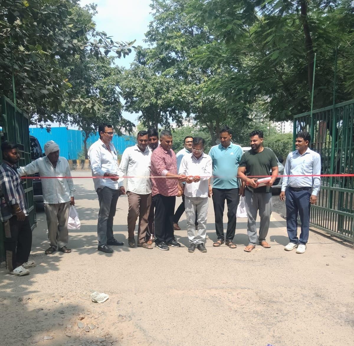 ग्रेटर नोएडा के सेक्टर चाई-4 स्थित आदर्श विहार सोसाइटी में सड़क, नाली और बाउंड्री वॉल निर्माण क