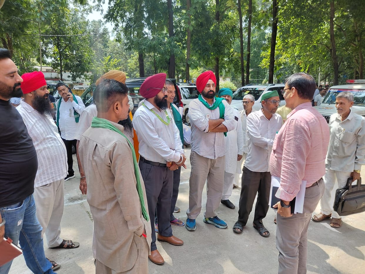 Officials remained occupied with a meeting with the Minister-in-charge; farmers were enraged when they failed to turn up for Kisan Diwas.