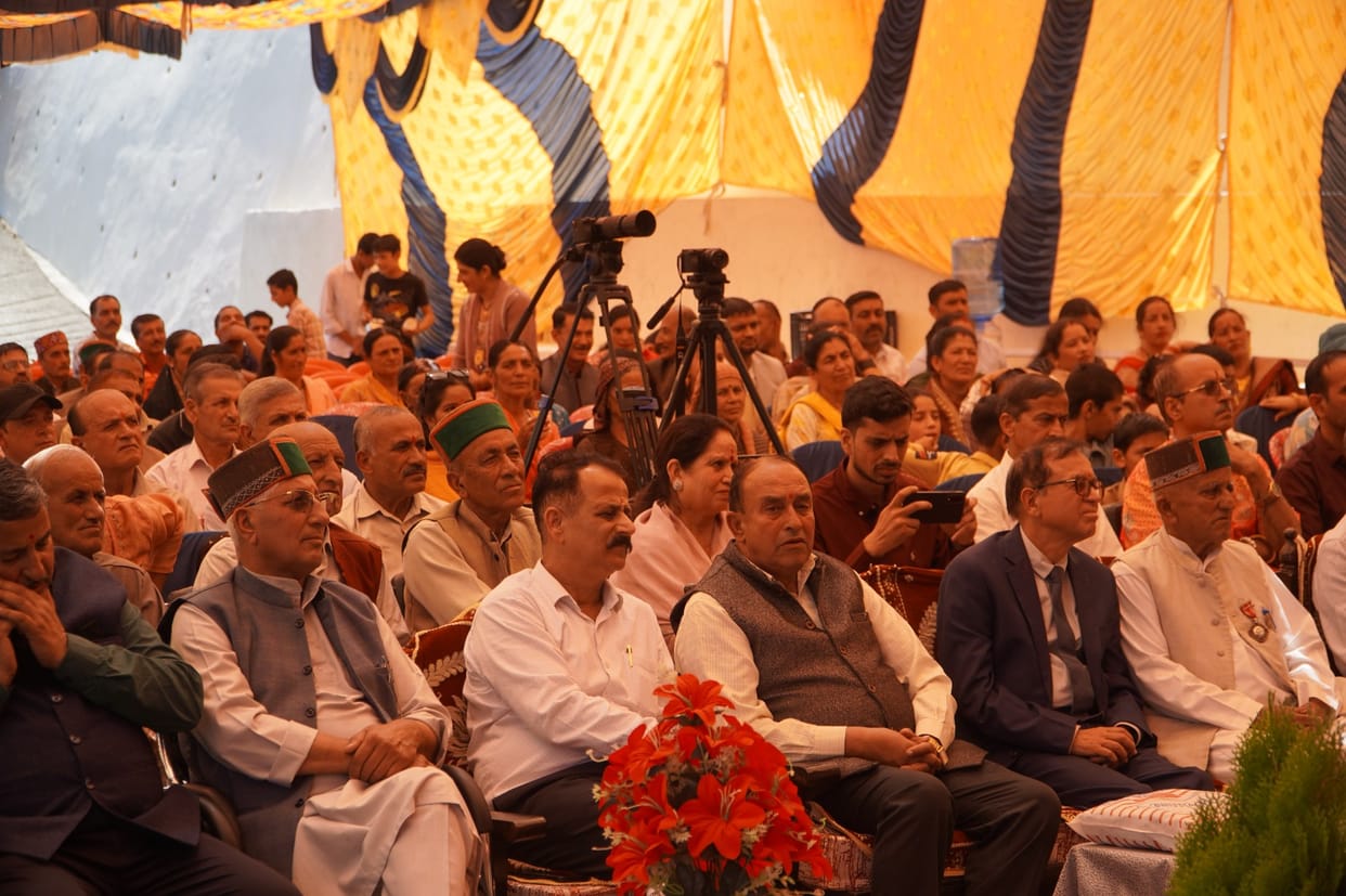 More than 200 artists and litterateurs were felicitated at the gratitude ceremony.