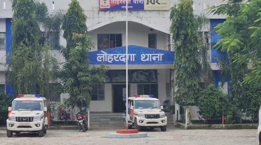 ईडी की टीम जांच करती