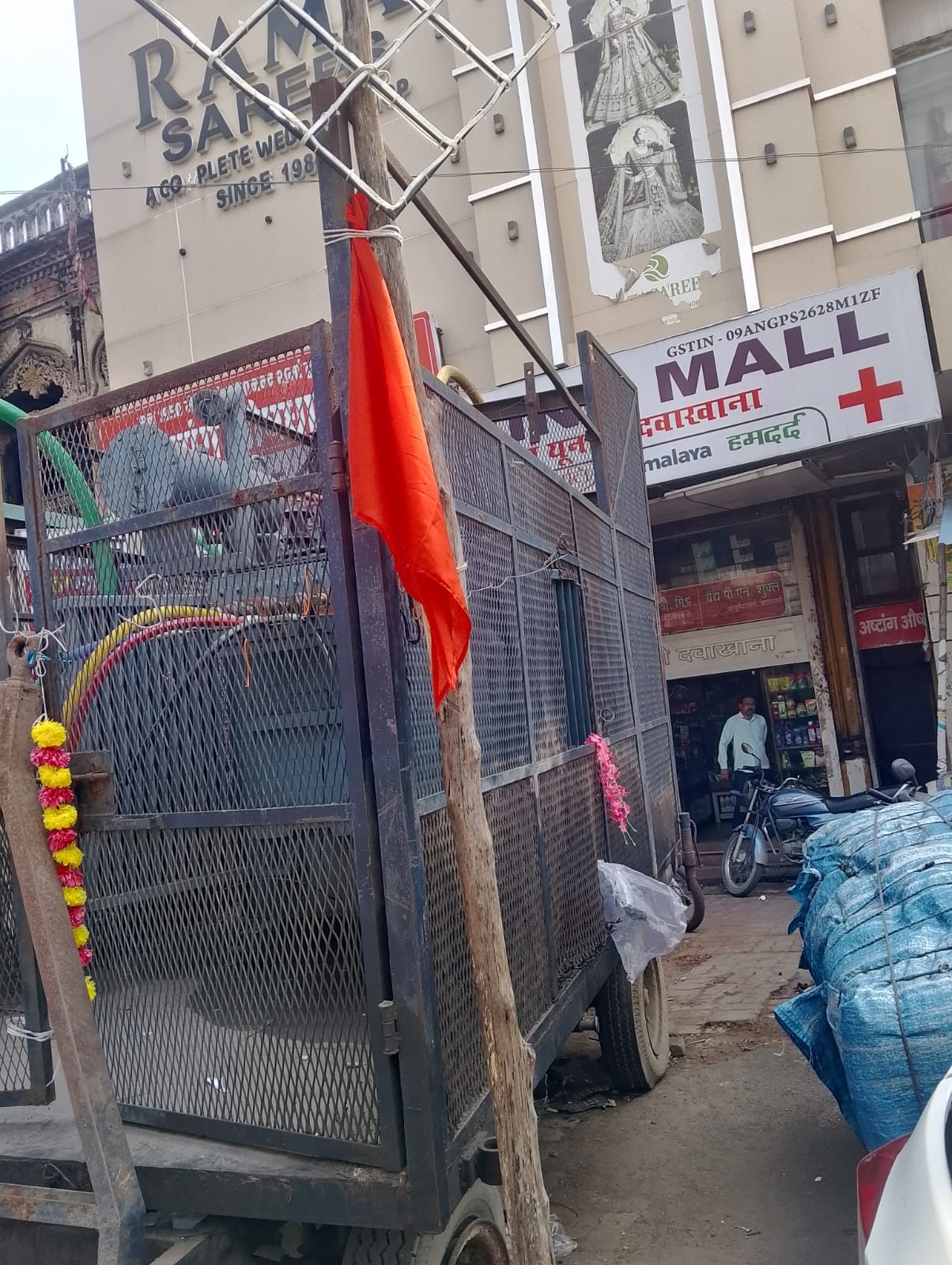 Transformer on trolley causes traffic jam; officials ignoring complaints.