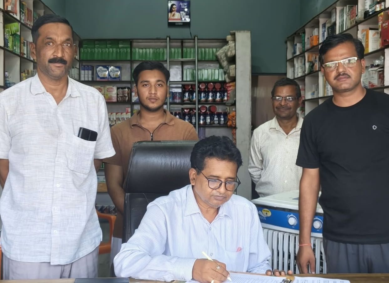 Drug Department raids nine wholesale medical stores.