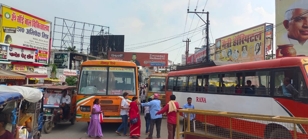 Silence on the roadways built for 31.6 million, at the JCeeJs crossing it seems like a traffic jam with 8 buses parked there all the time