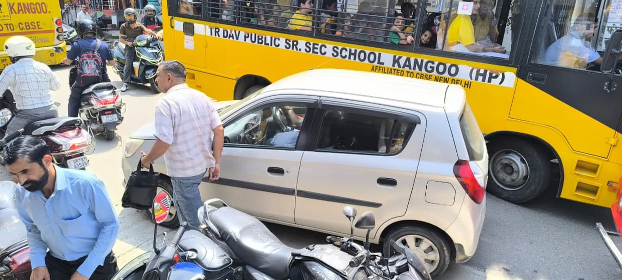 Lack of parking in Kangu Market causes traffic jams; haphazardly parked vehicles add to the public's woes.