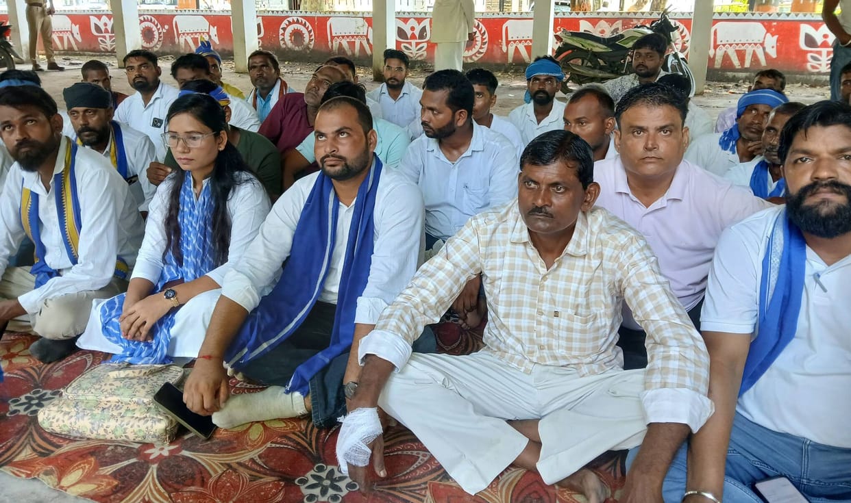 Sit-in protest against the attack on Chandrashekhar's convoy