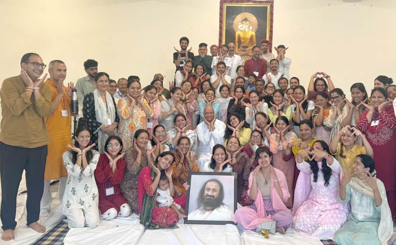 कुल्लू के शाढ़ाबाई में आर्ट ऑफ लिविग के शिविर के समापन अवसर पर।-संस्था।