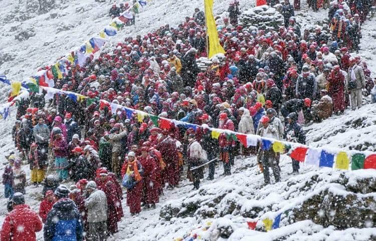 Police rescued hundreds of pilgrims stranded in the snow.