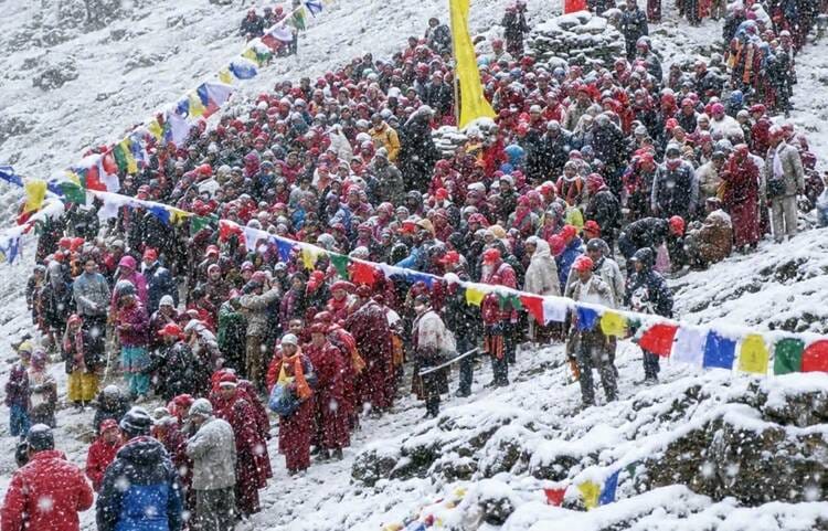 Police rescued hundreds of pilgrims stranded in the snow.