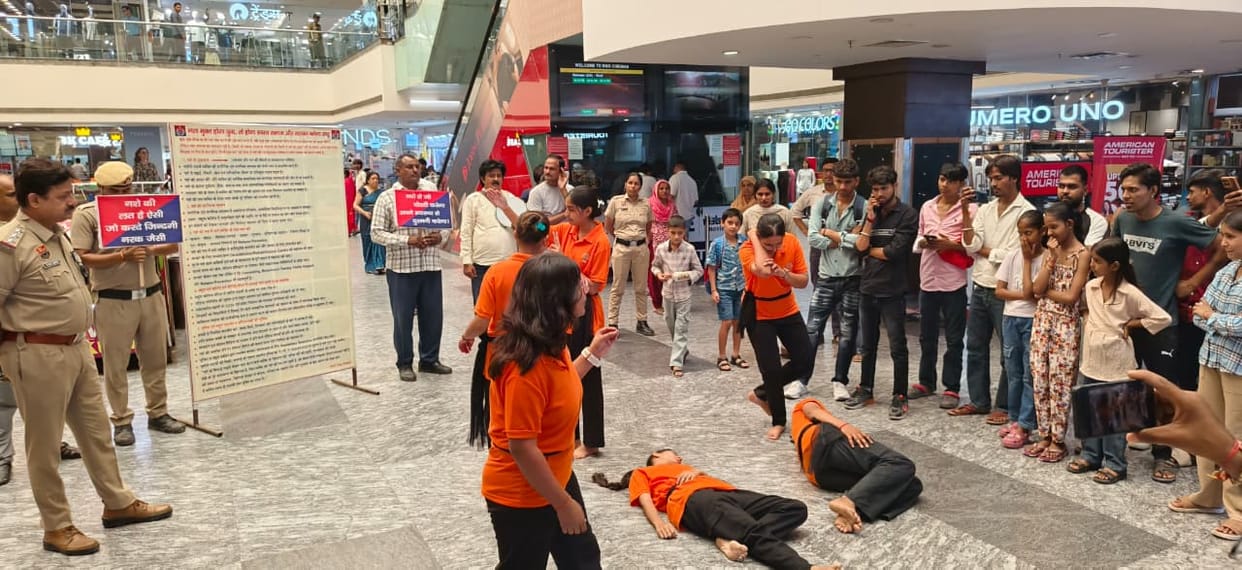 Message of de-addiction conveyed through a street play.