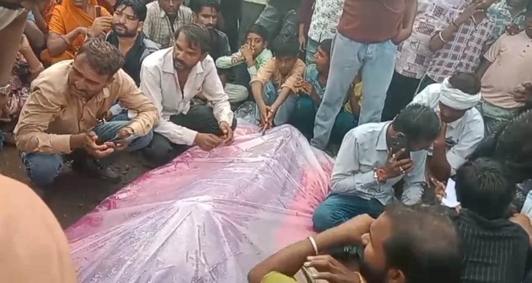 परिजनों ने स्टेट हाईवे पर लगाया जाम