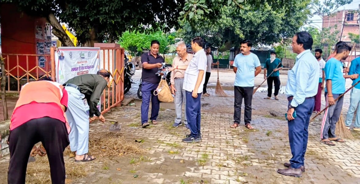 Cleanliness drive at the roadways bus stand; Chairman and Executive Officer participate in voluntary labor.