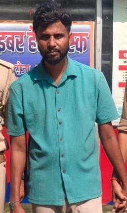 Former District President of SP Vyapar Sabha arrested with a country-made pistol.
