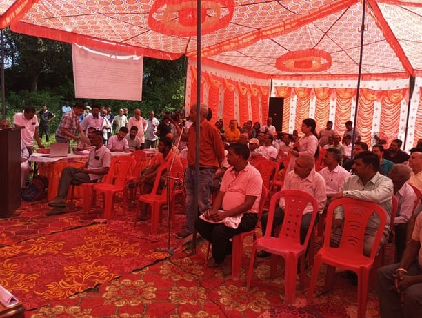 People presented their suggestions regarding the environmental public hearing and mining proposal at Rail.