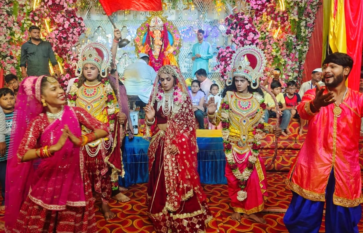 Ram Darbar decorated in Ganpati pandal, devotees thronged