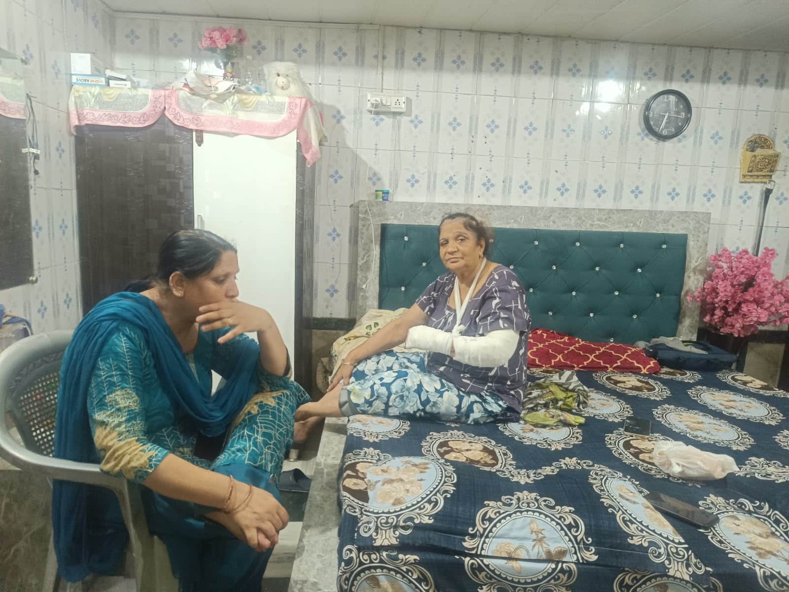 सांड के हमले में घायल महिला हरजीत कौर