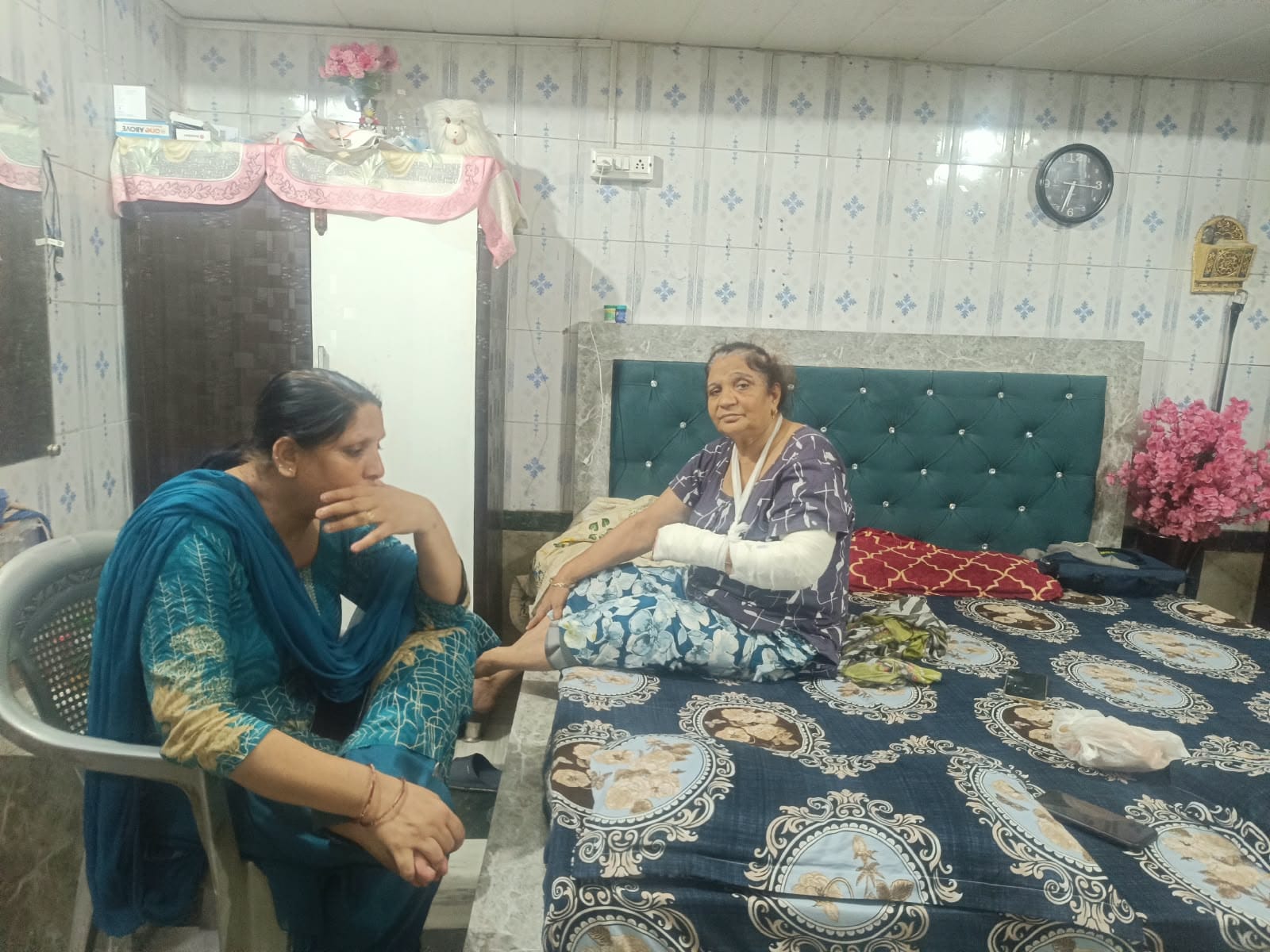 सांड के हमले में घायल महिला हरजीत कौर