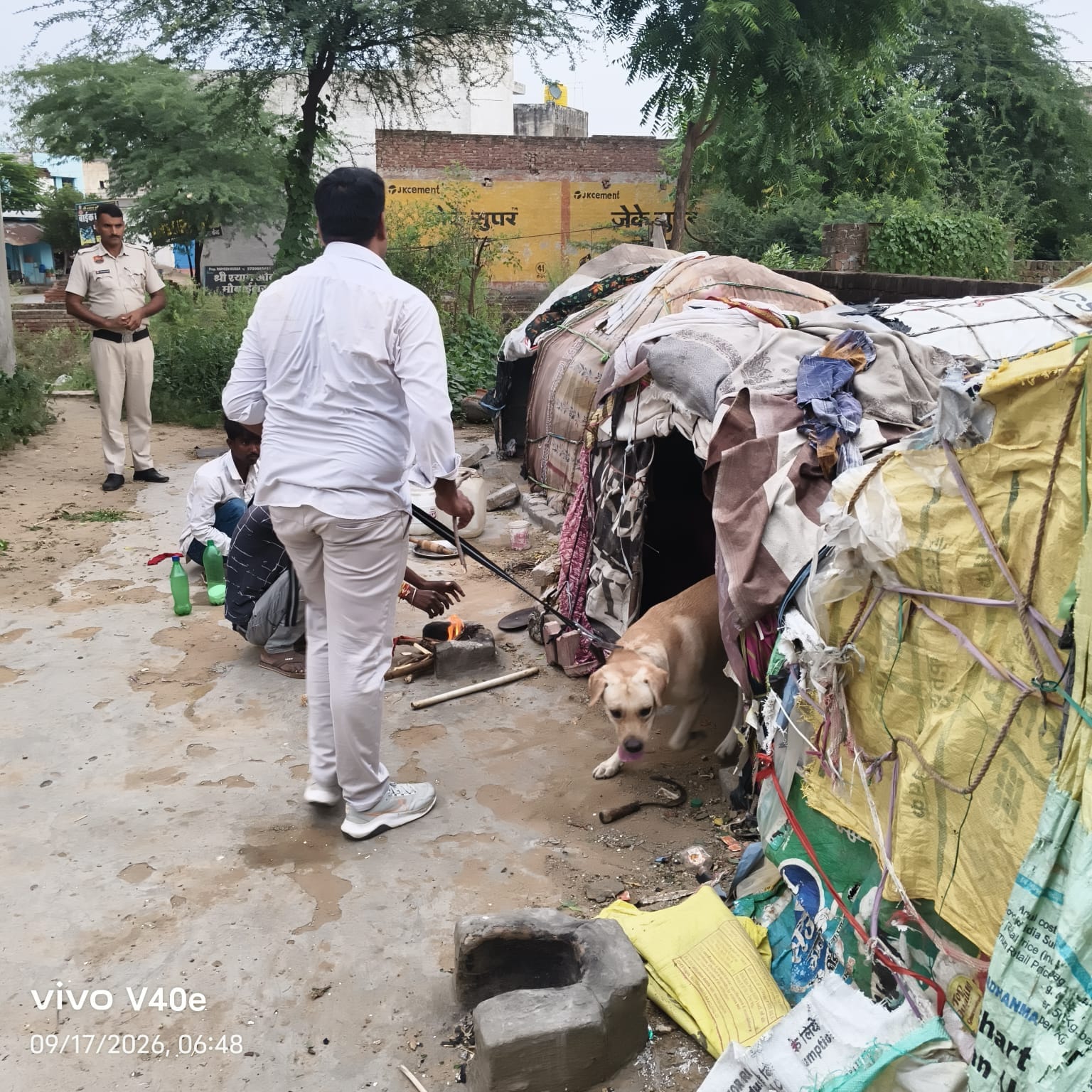 स्निफर डॉग्स से खंगाले संदिग्ध ठिकाने। स्रोत : पुलिस
