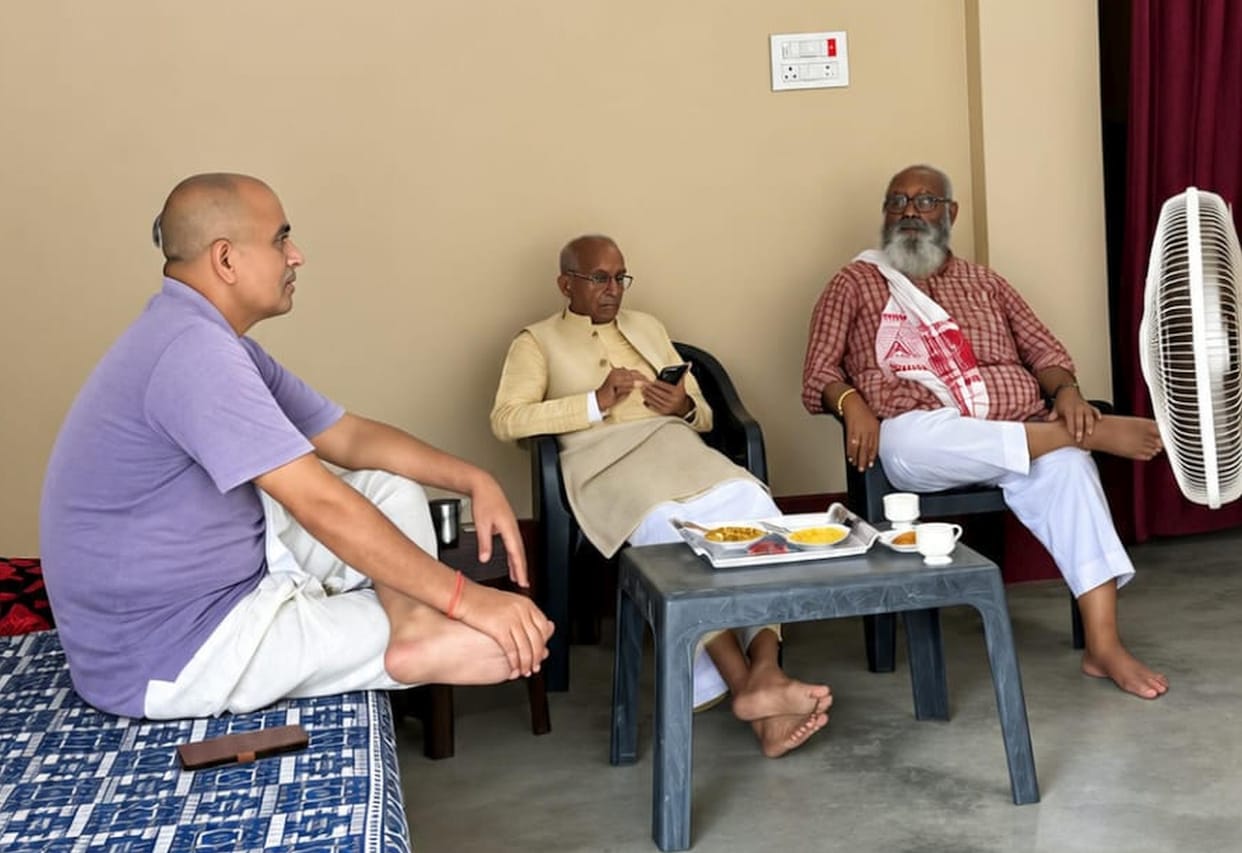 Champat Rai reached Biswan and met the bereaved family of the Parikrama Samiti president.