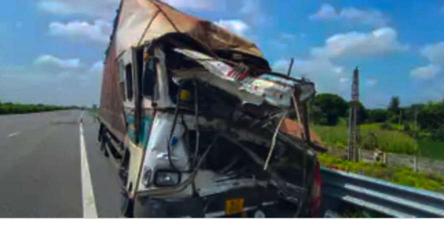 dausa road accidents nh21 delhi mumbai expressway container crash mahwa rahuwas