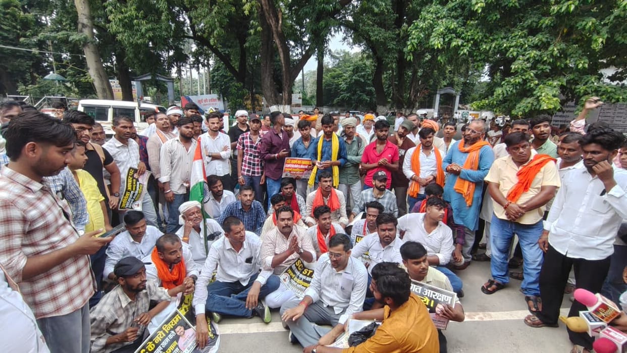 Youths arrived at the Collectorate to press for their demands and stood their ground on the premises, insisting on handing over a memorandum to the District Magistrate personally.