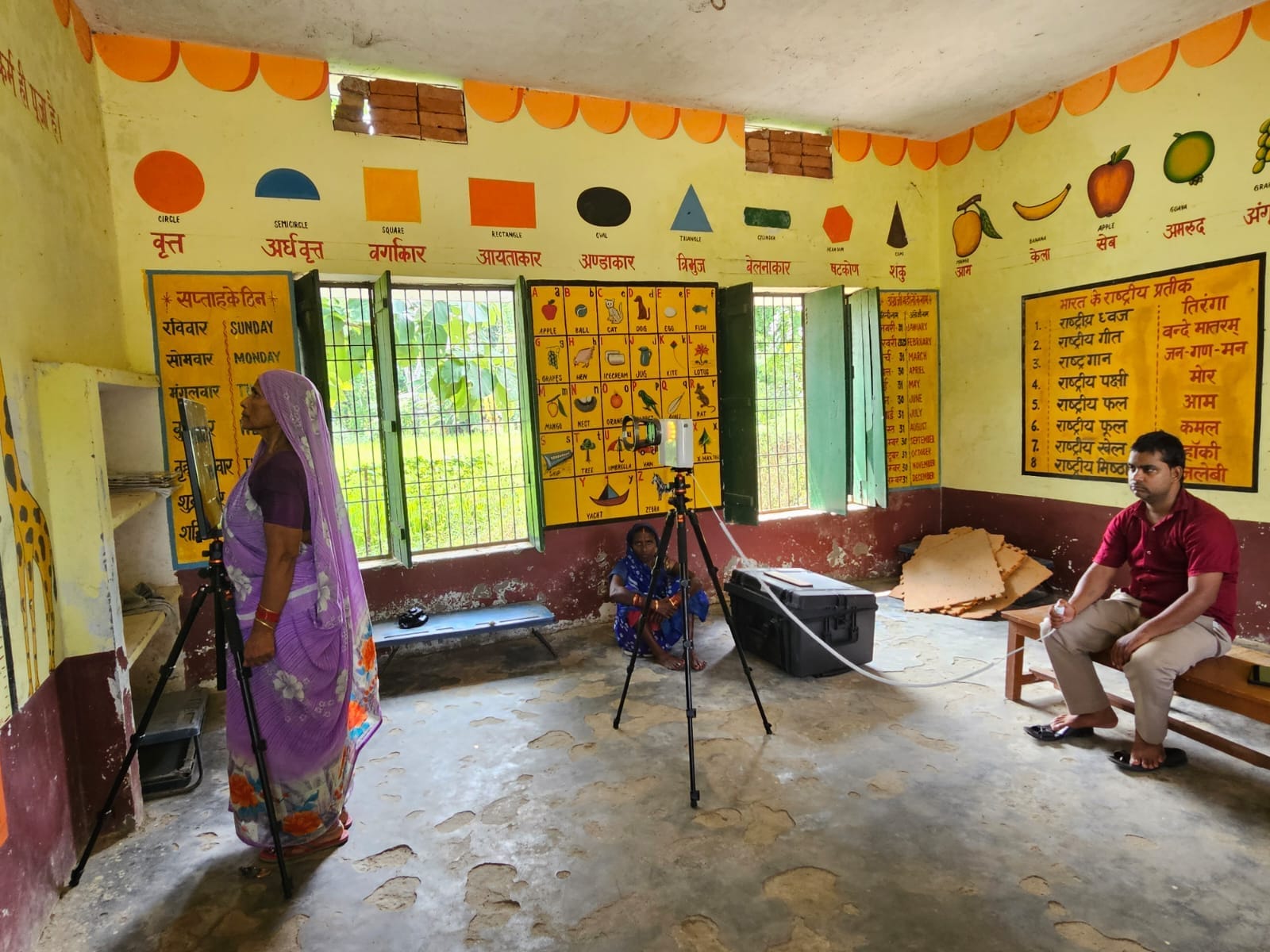 आयुष्मान आरोग्य मंदिर बेलहरा में अभियान के तहत स्क्रीनिंग करते कर्मी संवाद