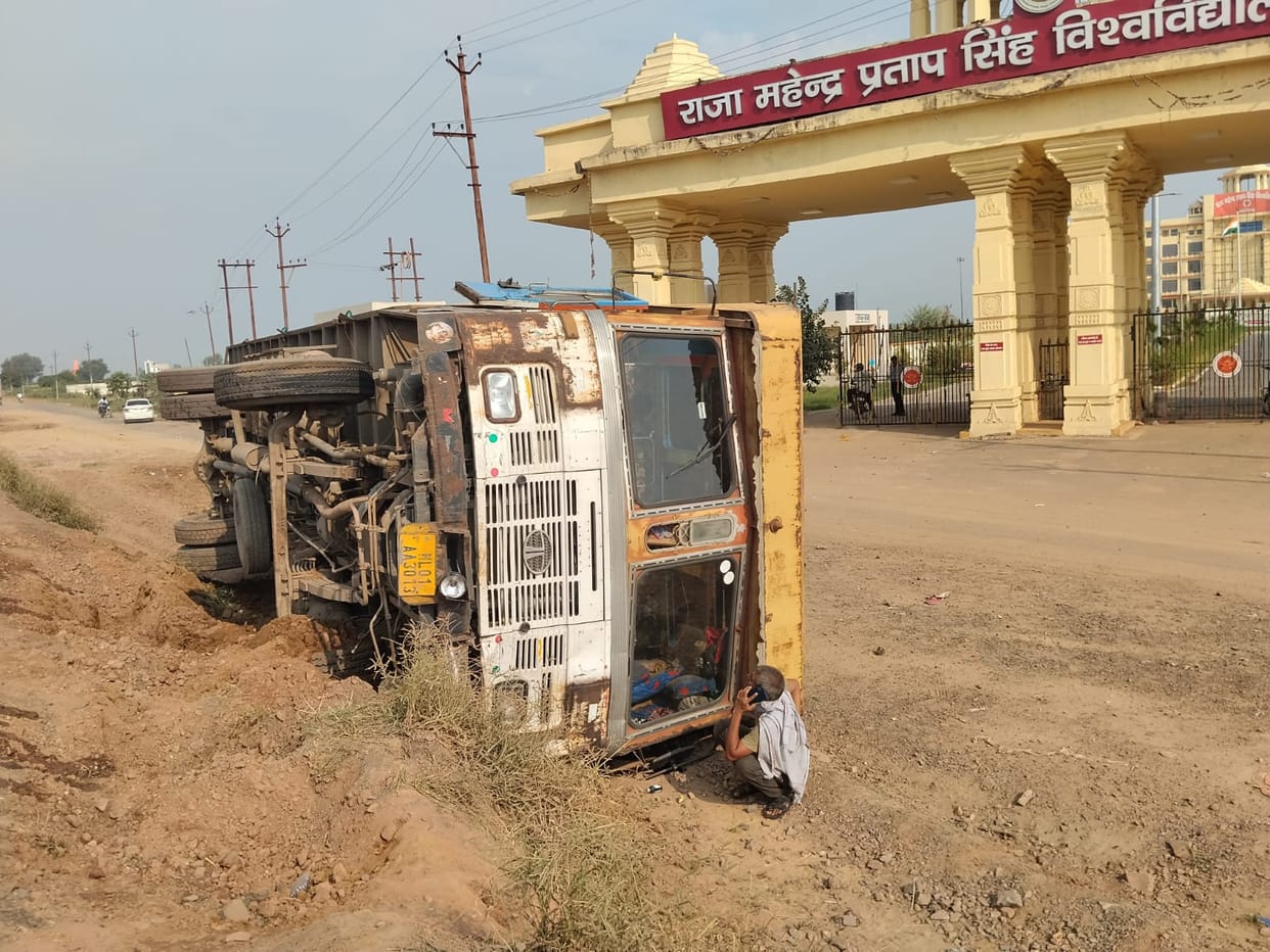 Aligarh truck accident