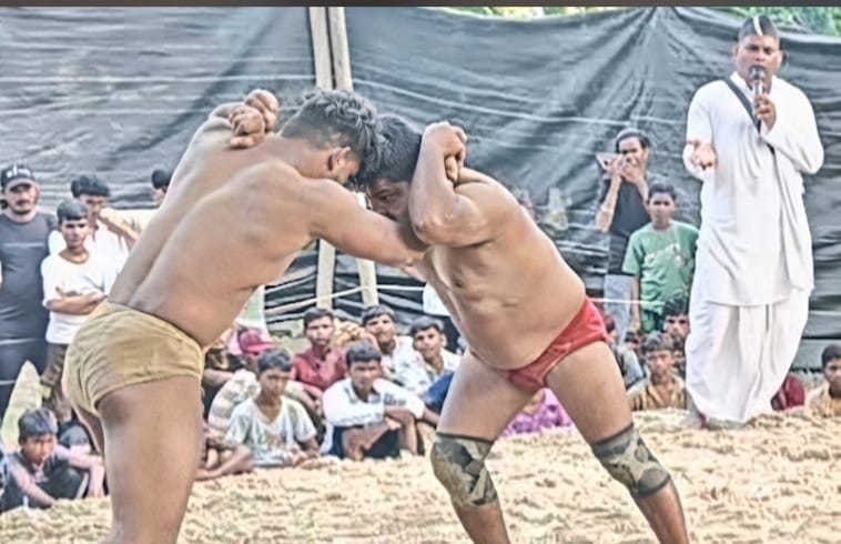 Ayodhya's Bajrangi Baba Pehalwan won the wrestling match.