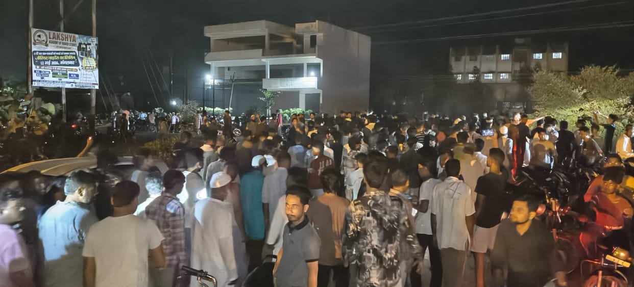 Disruption of schedules, unannounced power cuts... people are taking to the streets.