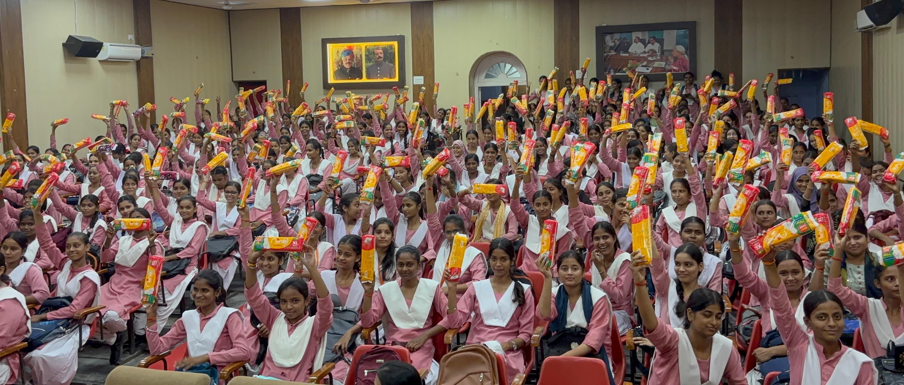 फोटो-32- नगर के एमएलके महाविद्यालय में आयोजित कार्यक्रम में मौजूद छात्राएं। स्रोत महाविद्यालय