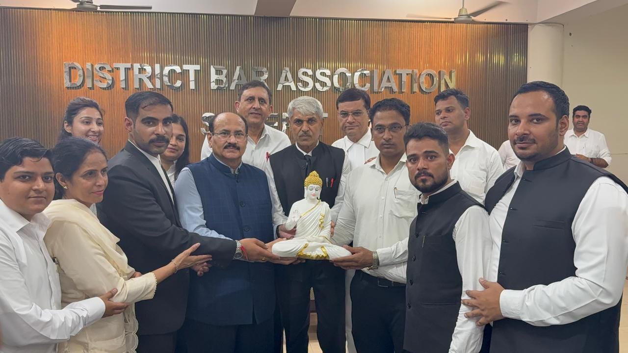 फोटो :: सोनीपत बार एसोसिएशन के शपथ ग्रहण समारोह में पंजाब एवं हरियाणा बार काउंसिल की एडहॉक इले