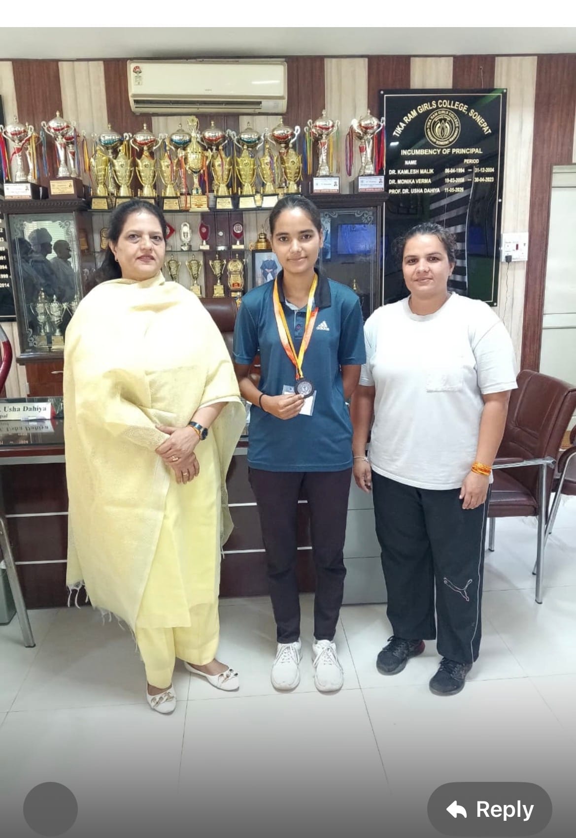 Sarika receives a grand welcome at her college upon returning with a bronze medal.