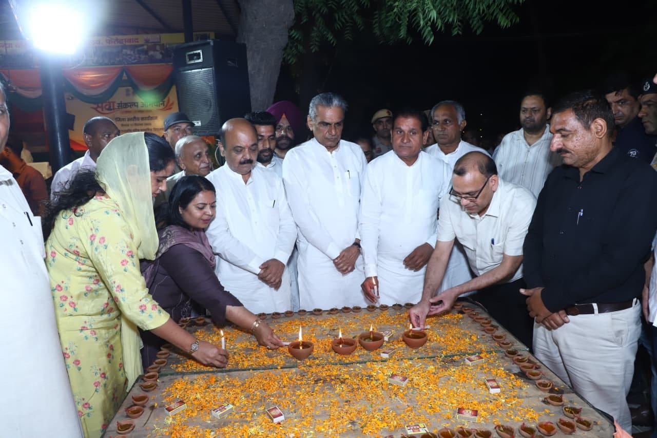 फतेहाबाद। पीएम श्री राजकीय वरिष्ठ माध्यमिक विद्यालय में जिला स्तरीय कार्यक्रम में आशीर्वाद का द