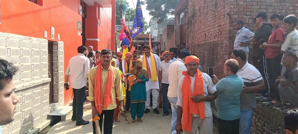 Jaharveer Baba's 'Chhadi Yatra' taken out in Panchi accompanied by a musical band.
