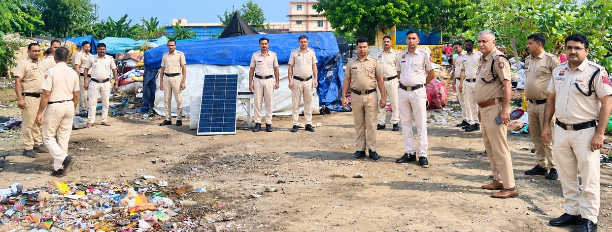 Police raid drug traffickers' hideouts; 200 personnel conduct search operation.