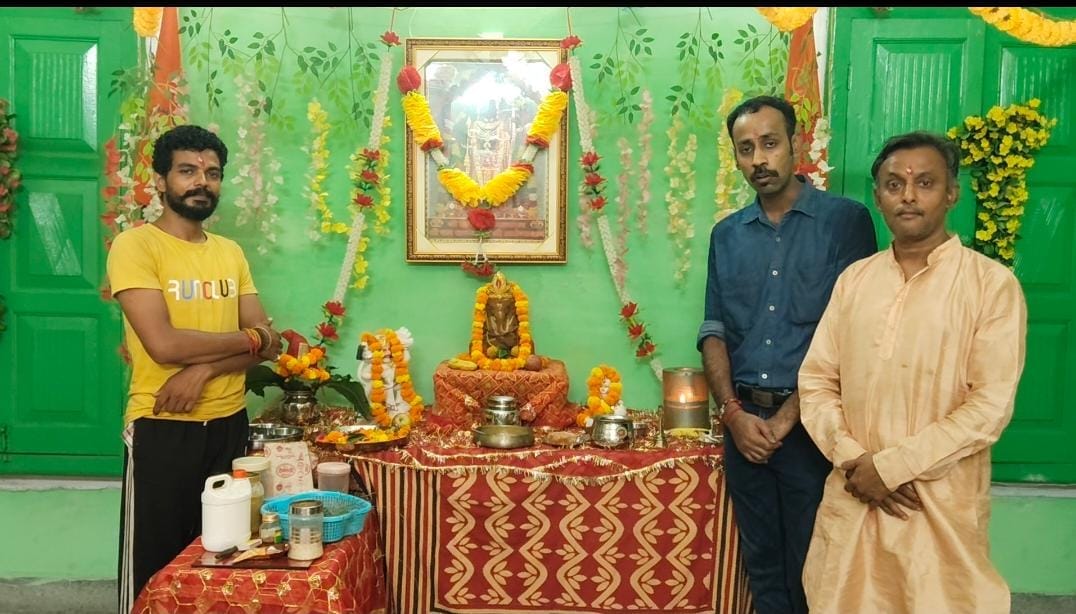 Created a Ganesha idol out of cow dung to convey a message of environmental conservation