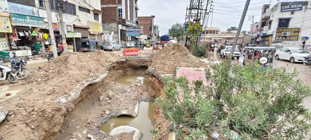 Public Health Minister's department blocks the path for half the city.
