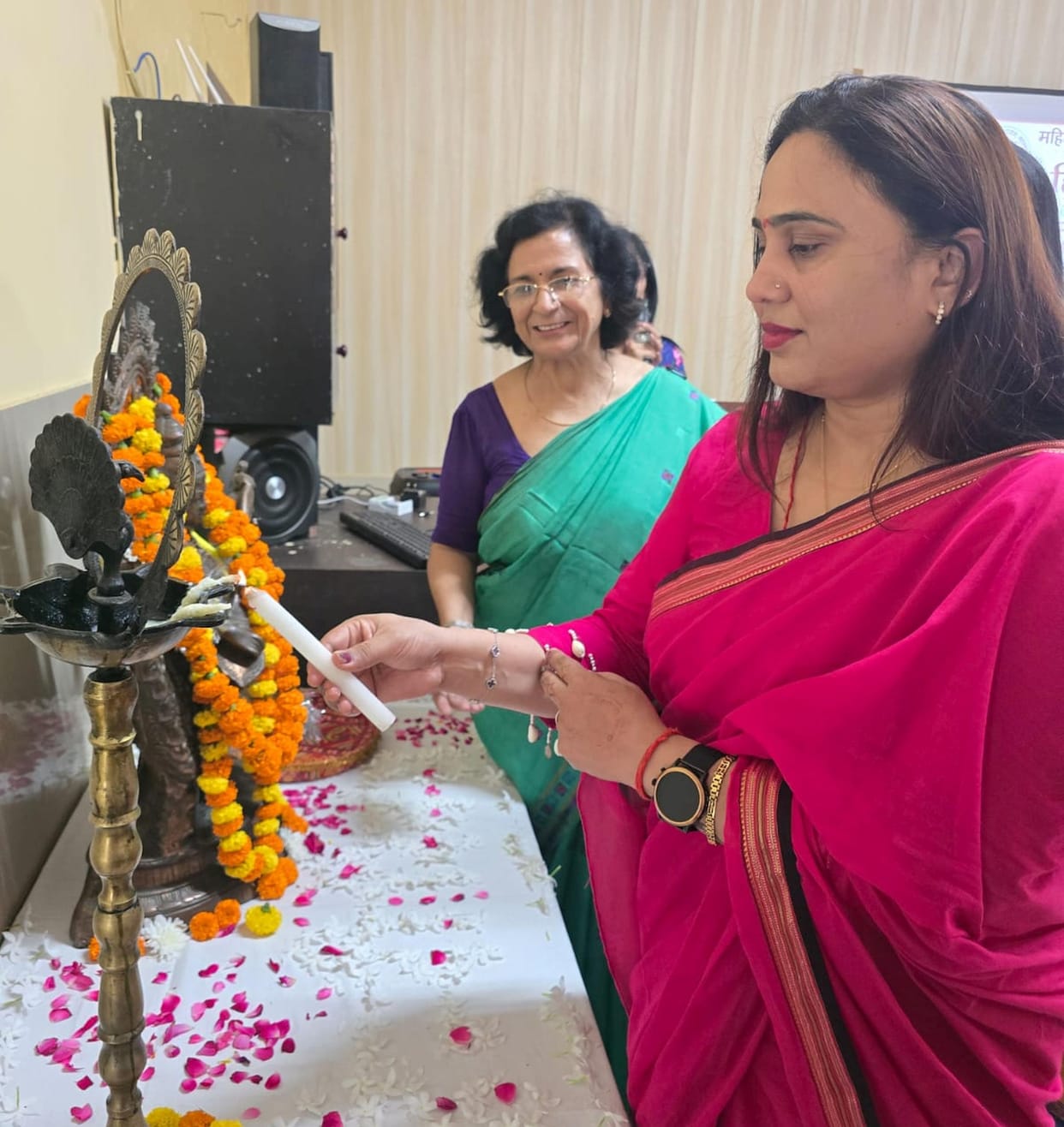 Hindi is the unifying force of social unity: Dr. Dwivedi