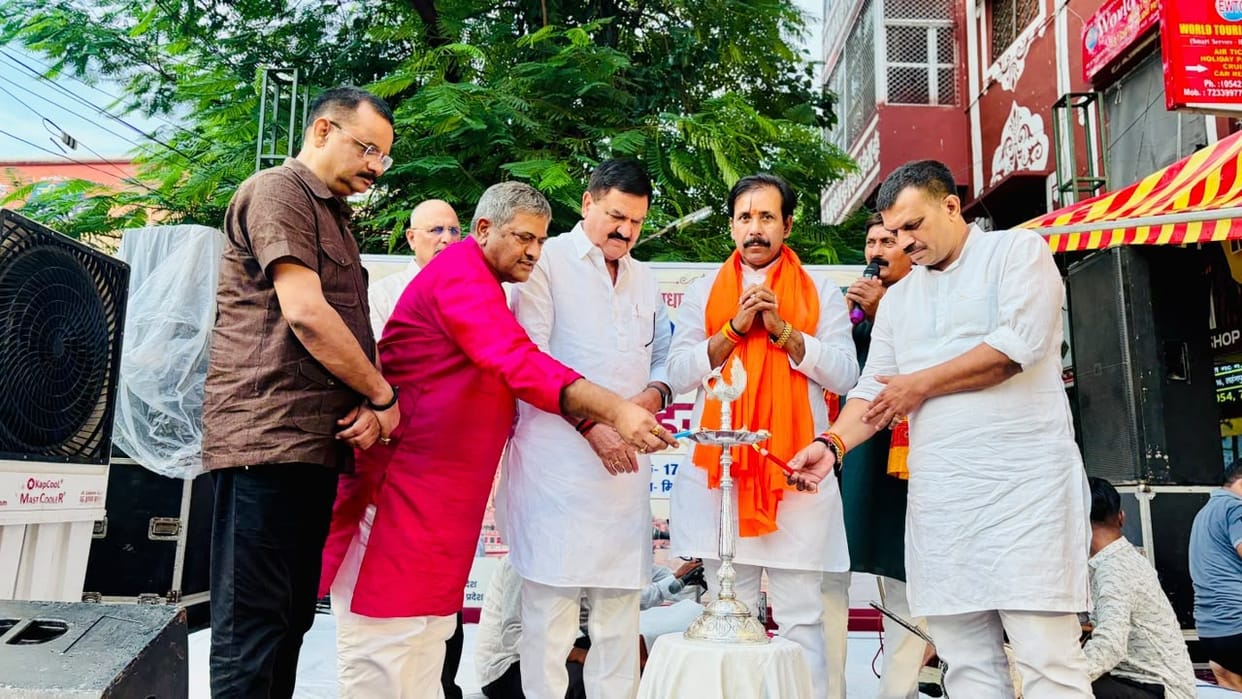 Extended birthday greetings to the PM by singing Sohar and Kajri