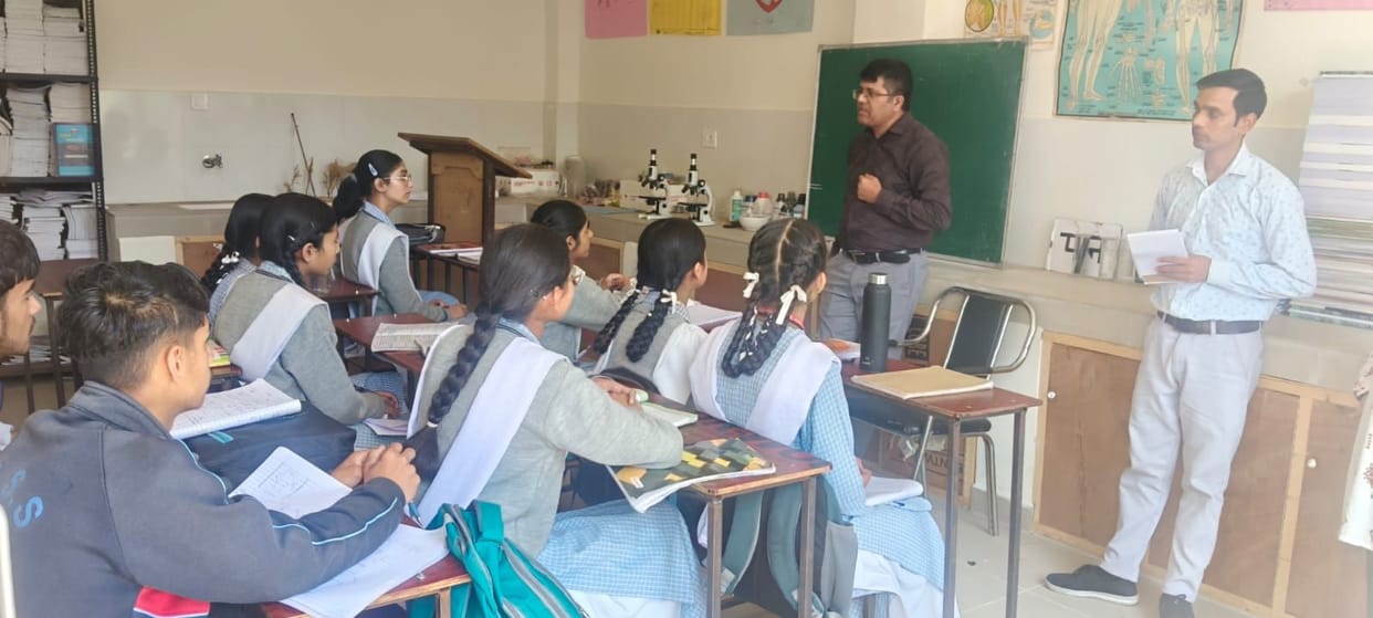 sdm visit in nohradhaar school