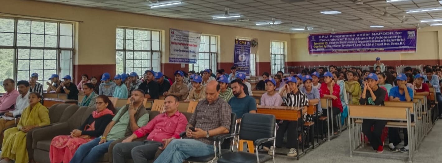 नेरवा काॅलेज में नशा मुक्ति अभियान के दौरान छात्र एवं प्रवक्ता। स्रोत: कॉलेज प्रबंधन 
