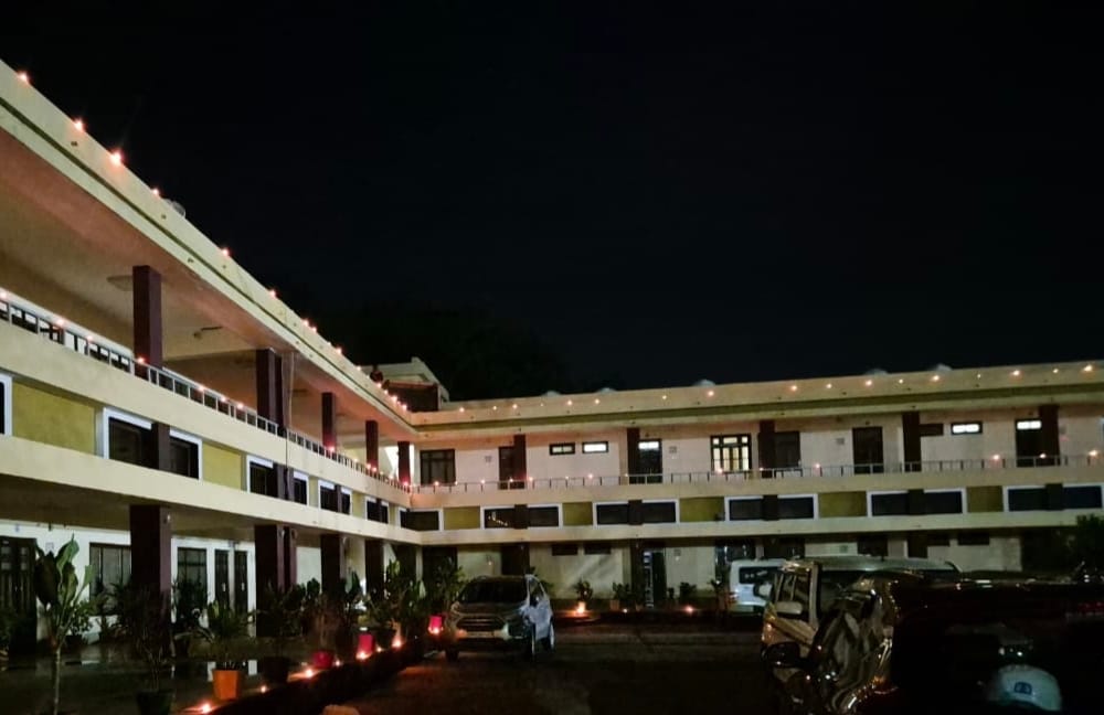 ओबरा ताप विद्युत गृह में आशीर्वाद का दीया कार्यक्रम में दीपों से जगमगाया परिसर। स्रोत संस्थान