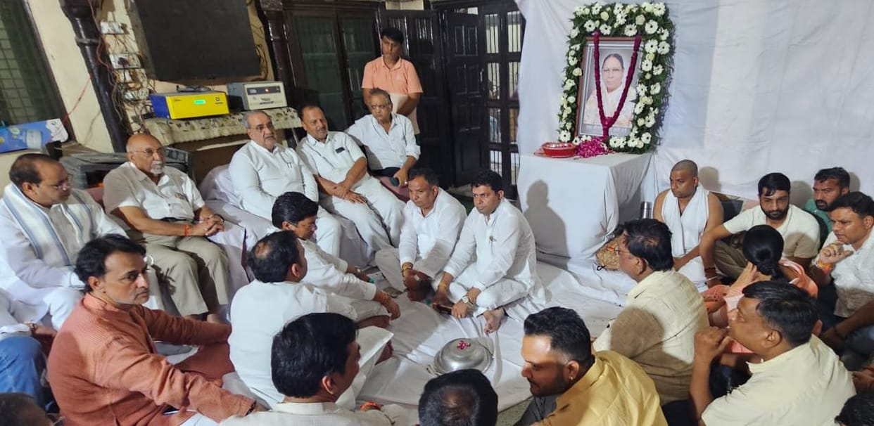 Senior BJP leaders arrived to offer condolences to the bereaved family