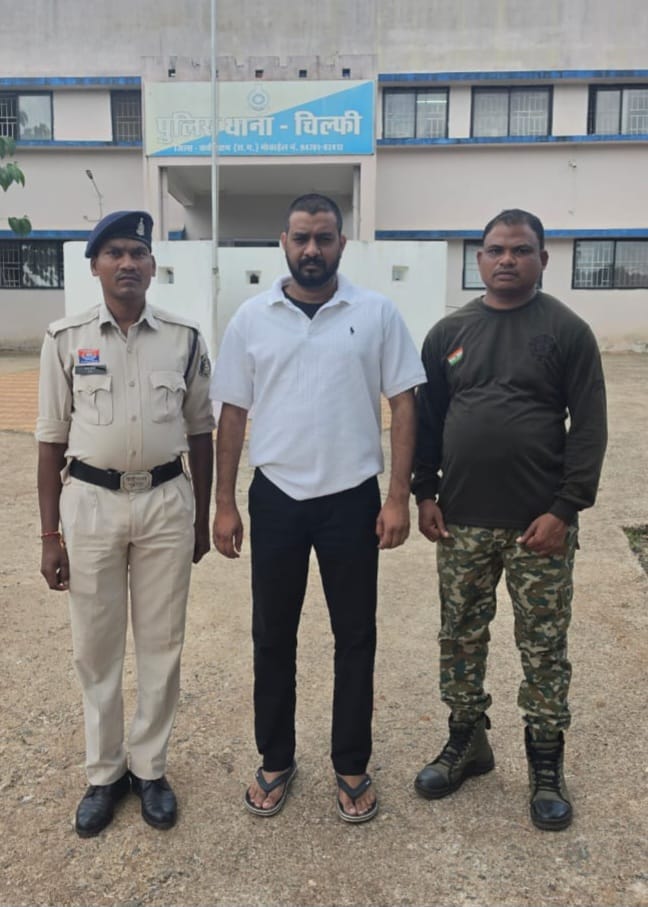पुलिस की गिरफ्त में आरोपी