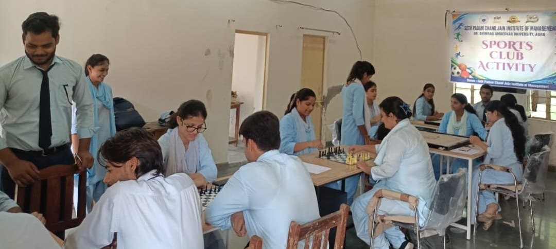 प्रतियोगिता में हिस्सा लेते खिलाड़ी 