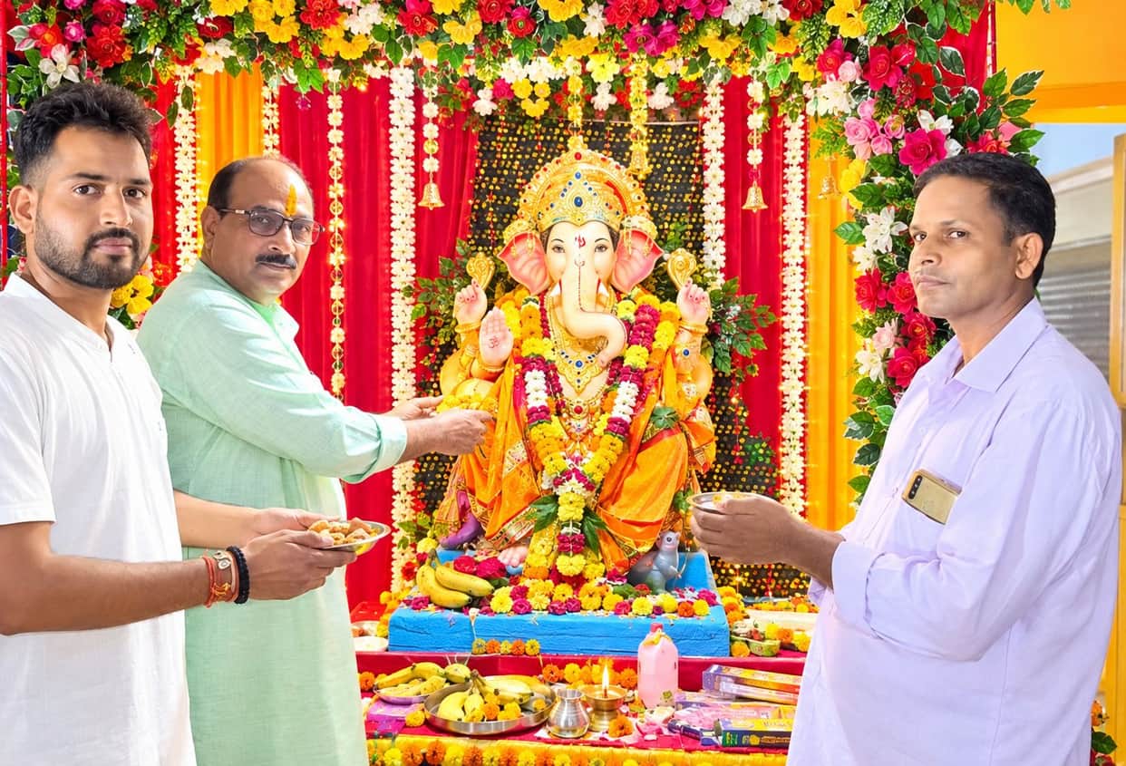 Siddharthnagar News: Pandals echoing with chants of Ganpati Bappa