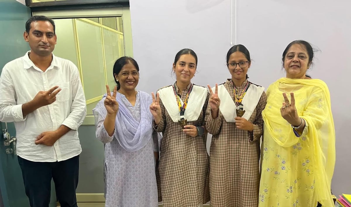 Aligarh News: राजस्थान में चमकीं एएमयू की बेटियां, मरियम-लायबा ने जीता फेडरेशन कप