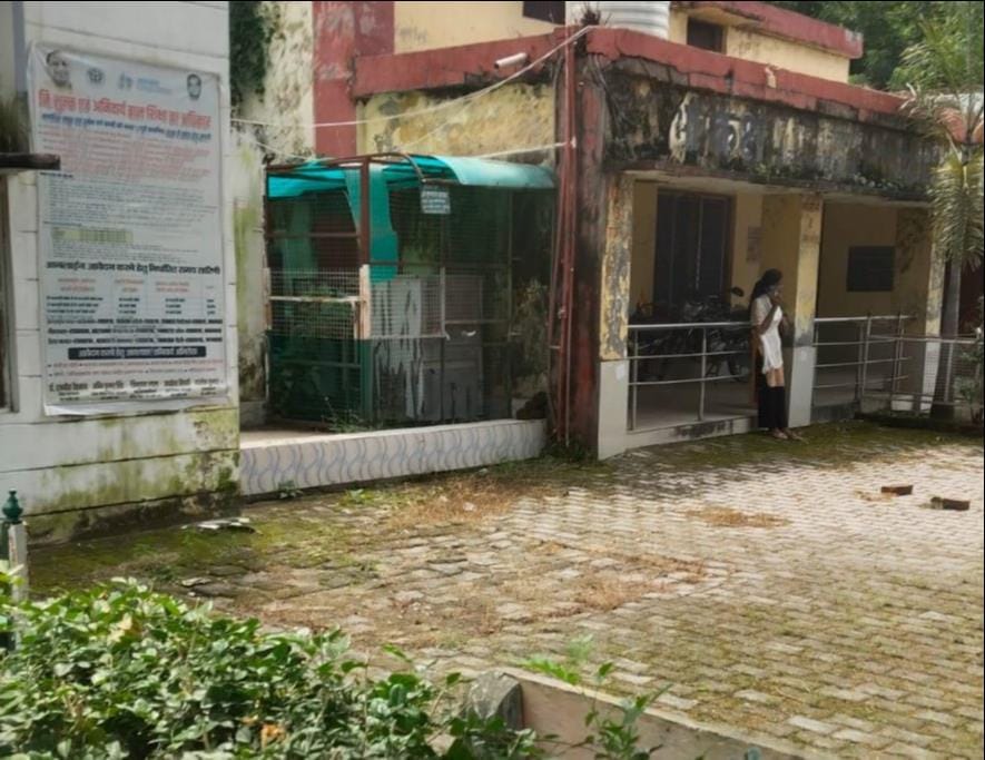सेमरियावां ब्लॉक परिसर मं लगा आरओ खराब -संवाद