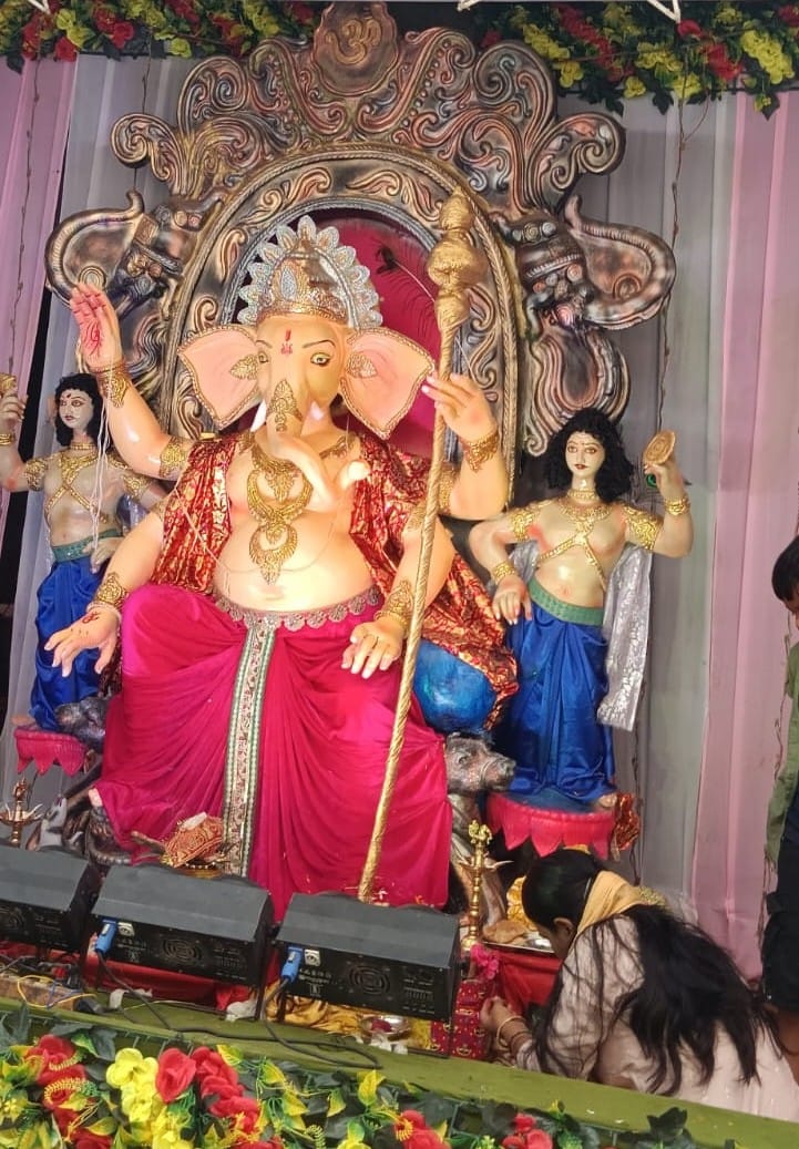 Aarti of Ganpati Bappa is being performed to the beat of drums in 47 pandals.